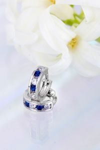 Ezüst bébi fülbevaló 6mm sötétkék-fehér - Ezüst baba fülbevalók