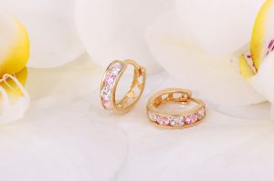 Arany baba fülbevaló rózsaszín fehér köves 6mm extra erős kapoccsal - Arany baba fülbevalók