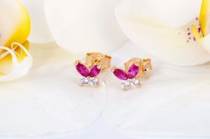 Arany baba és gyermek fülbevaló stekkeres pillangó pink és fehér kövekkel - Arany baba fülbevalók